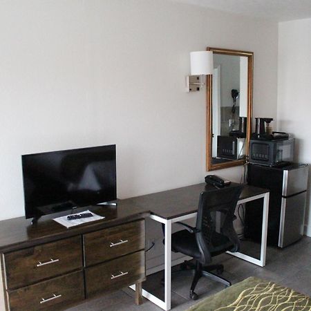 Americas Best Value Inn & Suites Williamstown Bagian luar foto