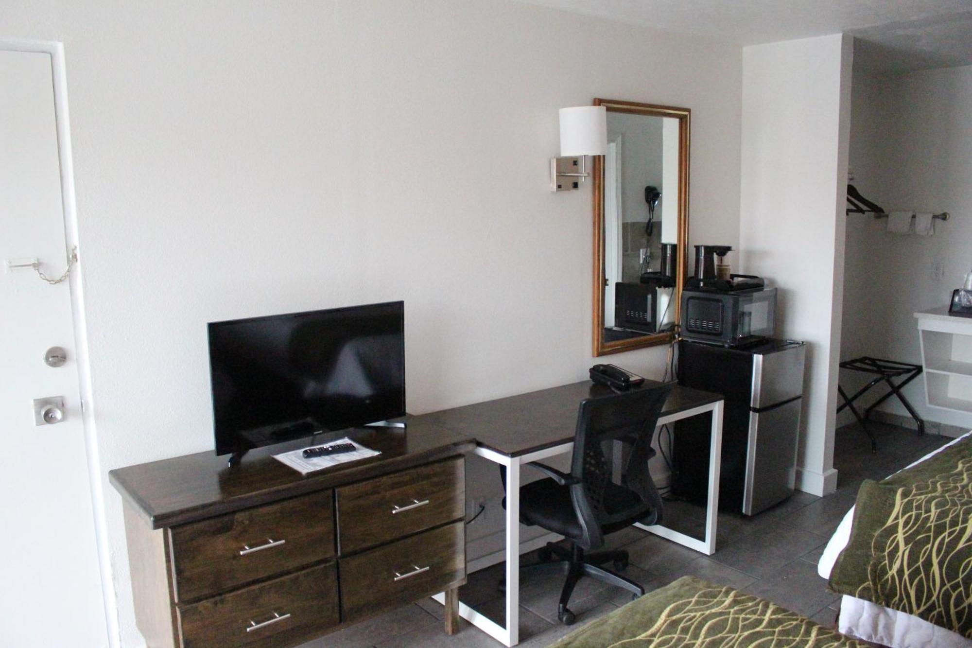 Americas Best Value Inn & Suites Williamstown Bagian luar foto