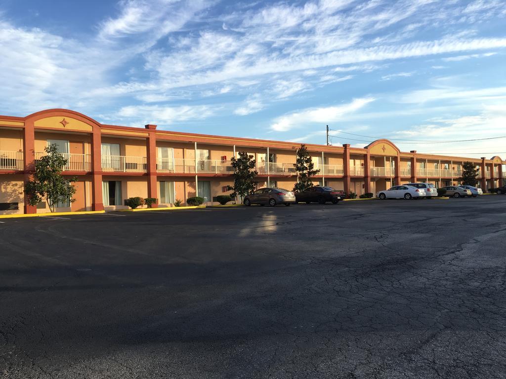 Americas Best Value Inn & Suites Williamstown Bagian luar foto