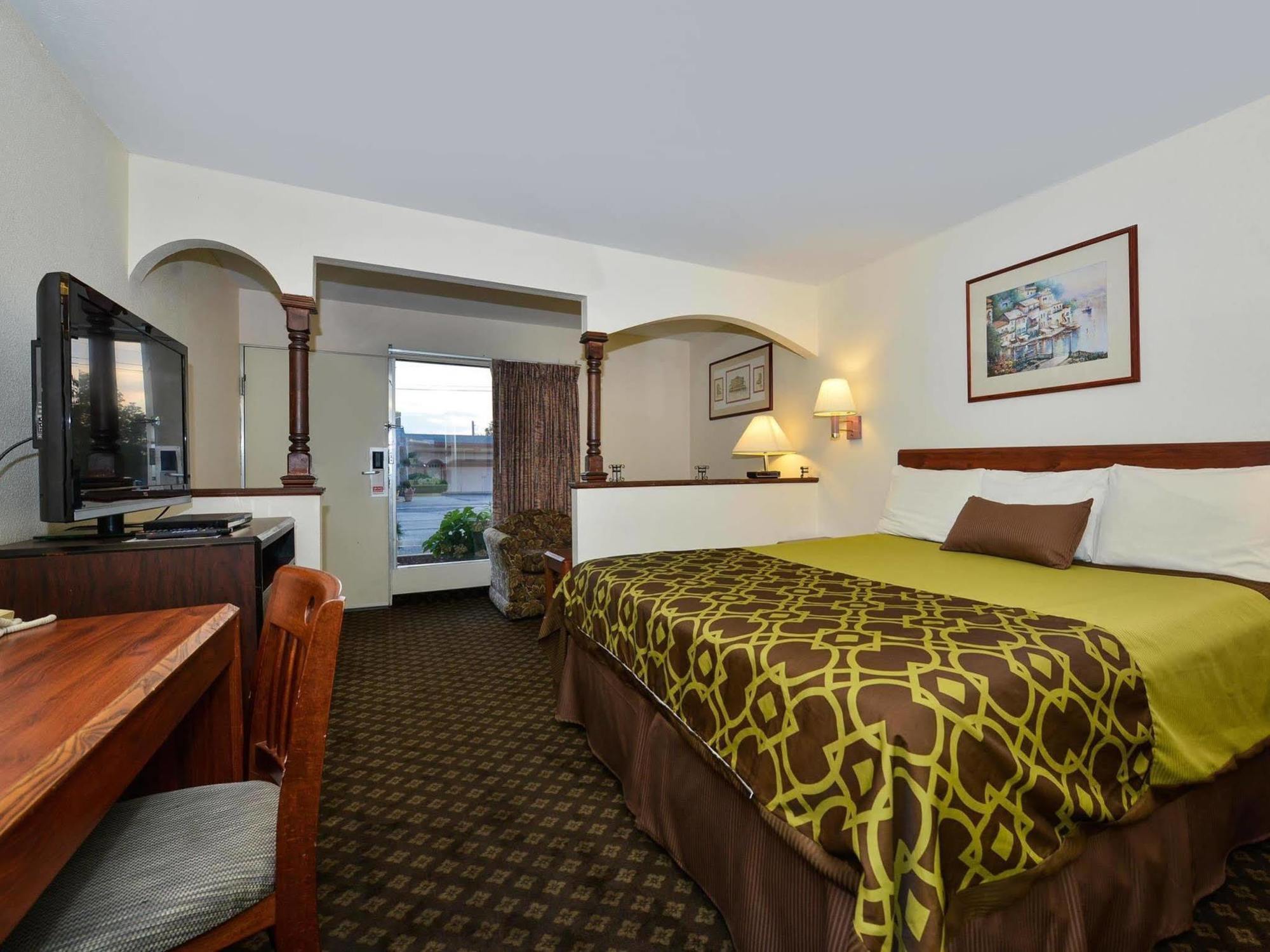 Americas Best Value Inn & Suites Williamstown Bagian luar foto