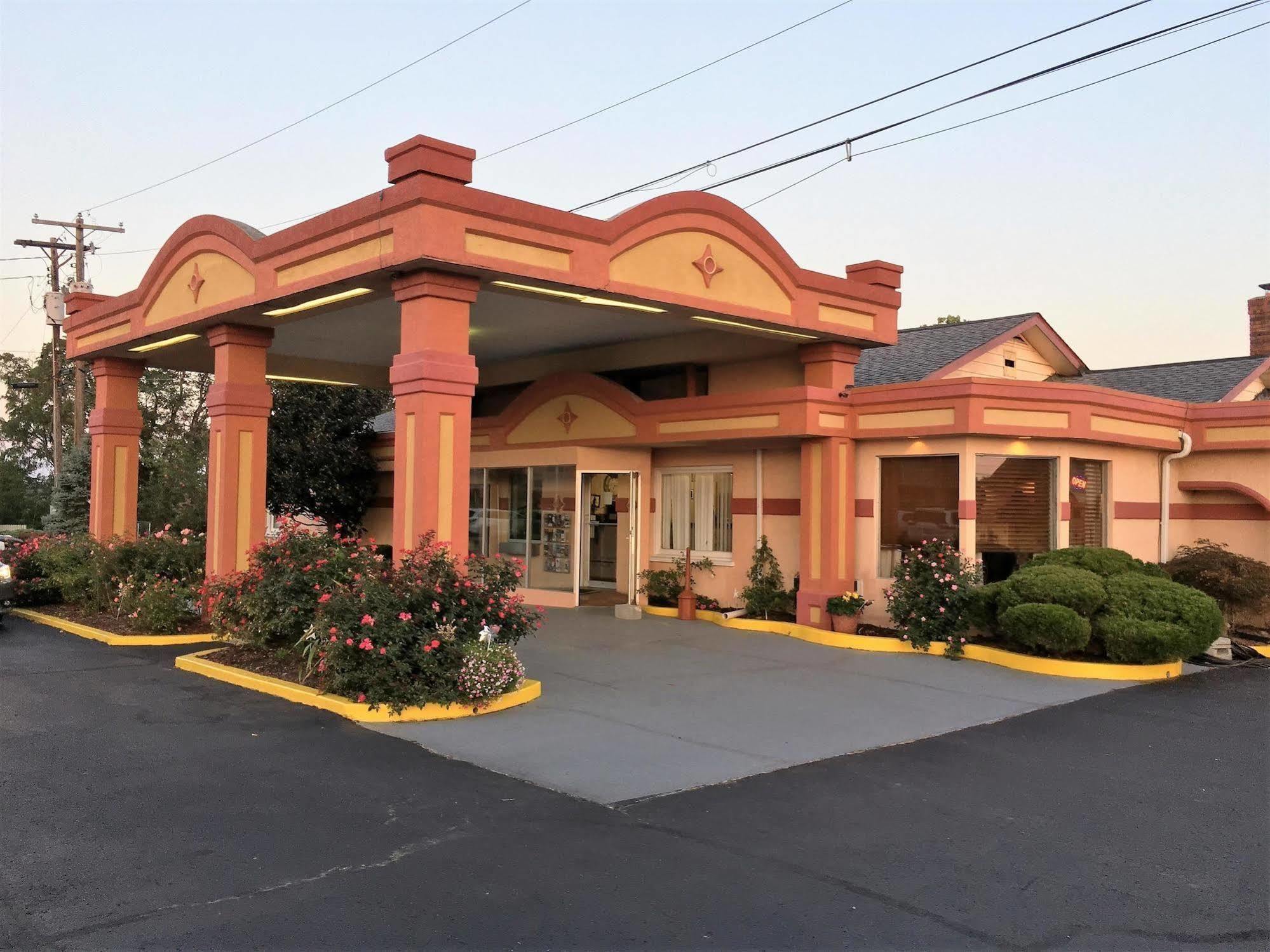 Americas Best Value Inn & Suites Williamstown Bagian luar foto