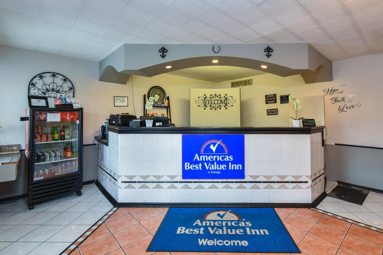 Americas Best Value Inn & Suites Williamstown Bagian luar foto