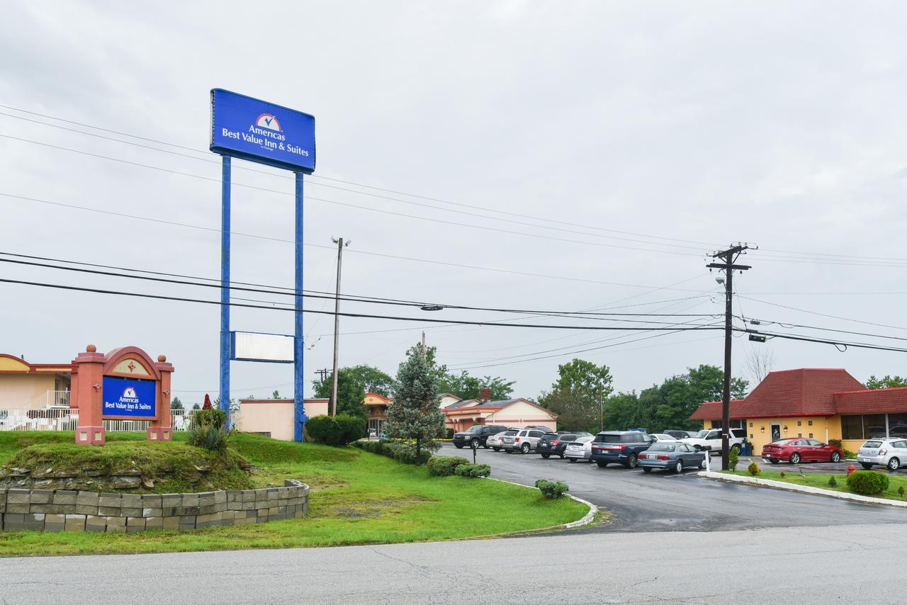 Americas Best Value Inn & Suites Williamstown Bagian luar foto